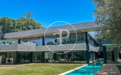 Vista exterior de Casa o xalet de lloguer en Sant Cugat del Vallès amb Aire condicionat, Terrassa i Piscina