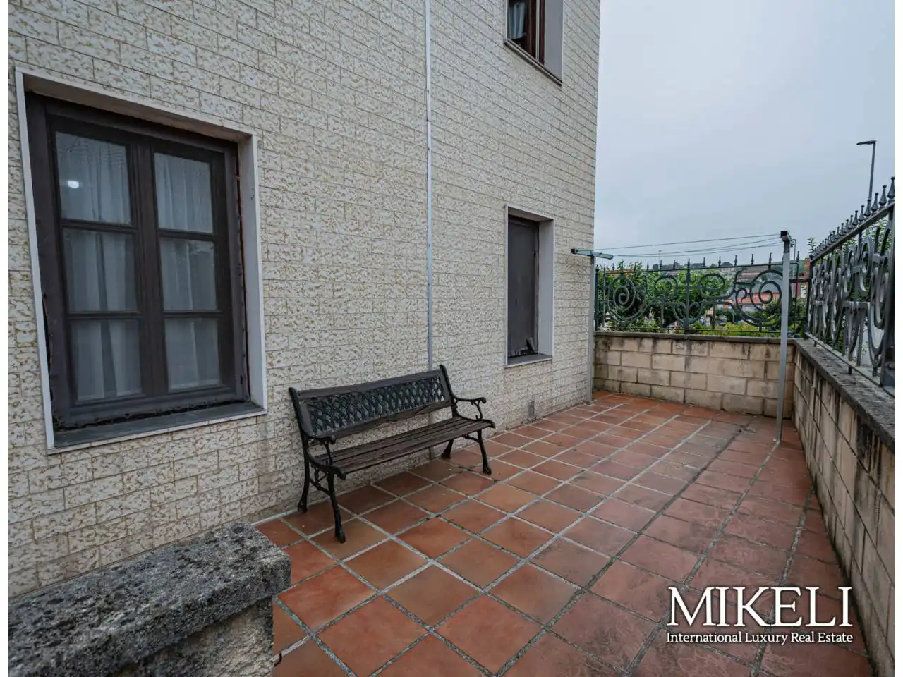Terrassa de Casa o xalet en venda en El Astillero   amb Calefacció i Jardí privat