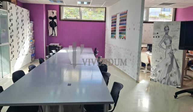 Local comercial en Alquiler en Valadares - Beade