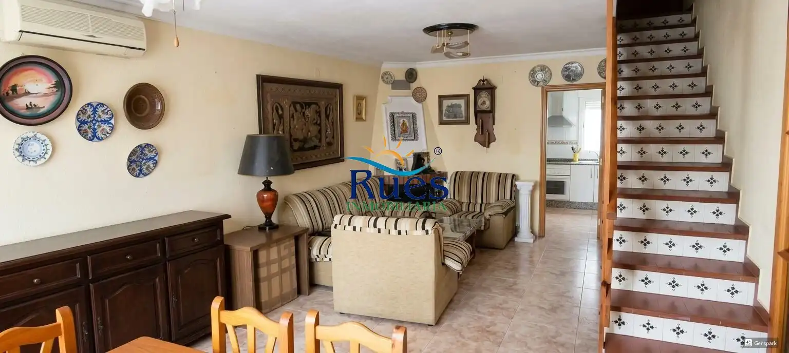 Sala de estar de Casa adosada en venta en Benicasim / Benicàssim con Aire acondicionado y Calefacción