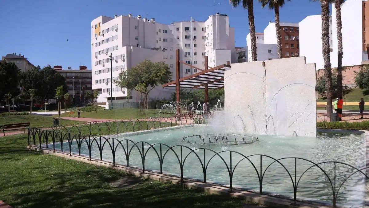 Piscina de Piso en venta en Málaga con Amueblado y Horno