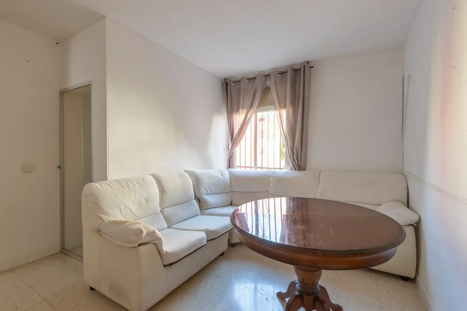 Living room of Flat for sale in Granada  with Air Conditioner and Terrace