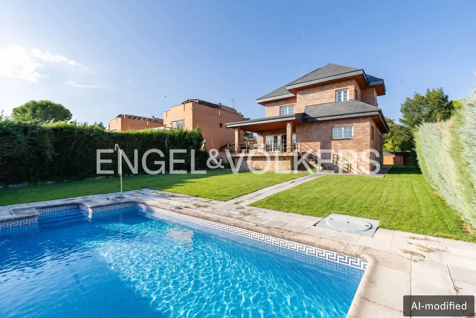 Casa con piscina en venta en Urbanizaciones