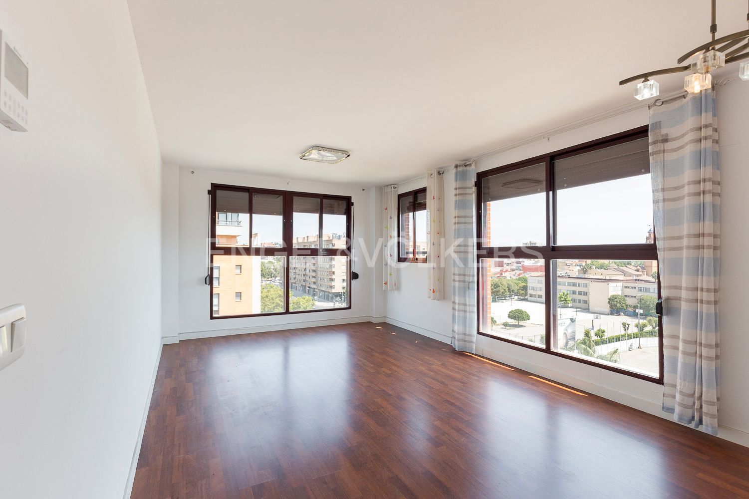 Sala d'estar de Apartament de lloguer en  Valencia Capital amb Aire condicionat, Calefacció i Parquet