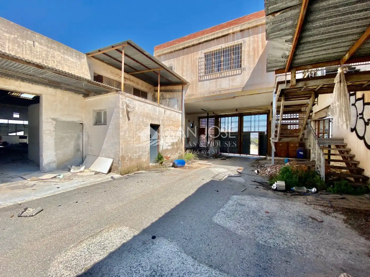 Vista exterior de Nau industrial en venda en Aspe