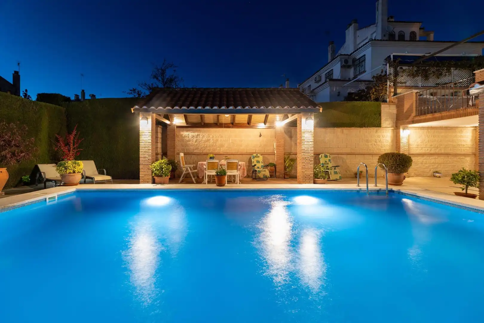 Piscina de Casa adosada en venda en Peligros amb Aire condicionat, Jardí privat i Terrassa