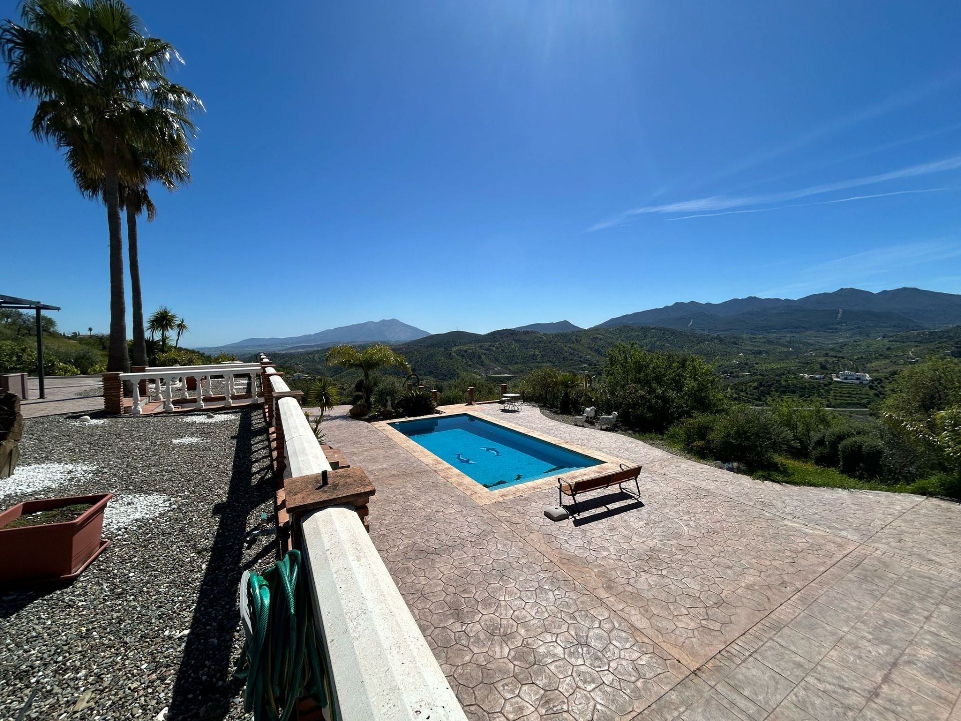 Piscina de Casa o xalet en venda en Guaro amb Aire condicionat, Jardí privat i Terrassa
