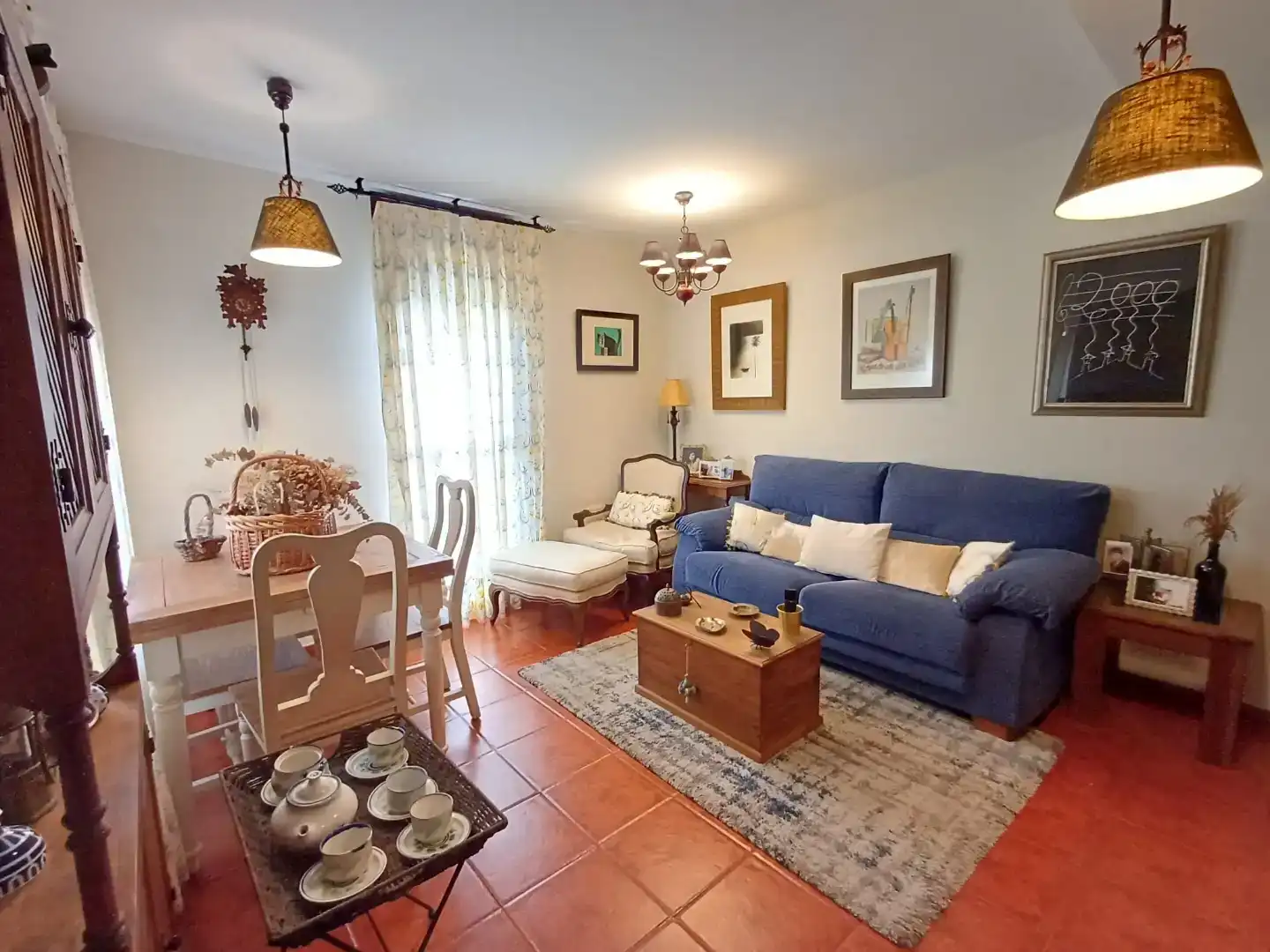 Sala d'estar de Casa adosada en venda en Valdés - Luarca amb Parquet, Forn i Rentadora