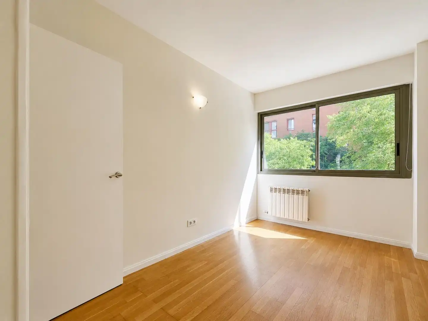 Schlafzimmer von Wohnung zum Verkauf in Barcelona mit Klimaanlage, Heizung und Terrasse