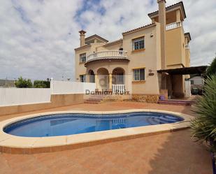 Vista exterior de Dúplex en venda en Guardamar del Segura amb Aire condicionat, Terrassa i Piscina