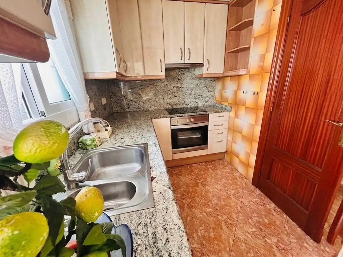 Cocina de Piso en venta en L'Hospitalet de Llobregat con Amueblado y Balcón
