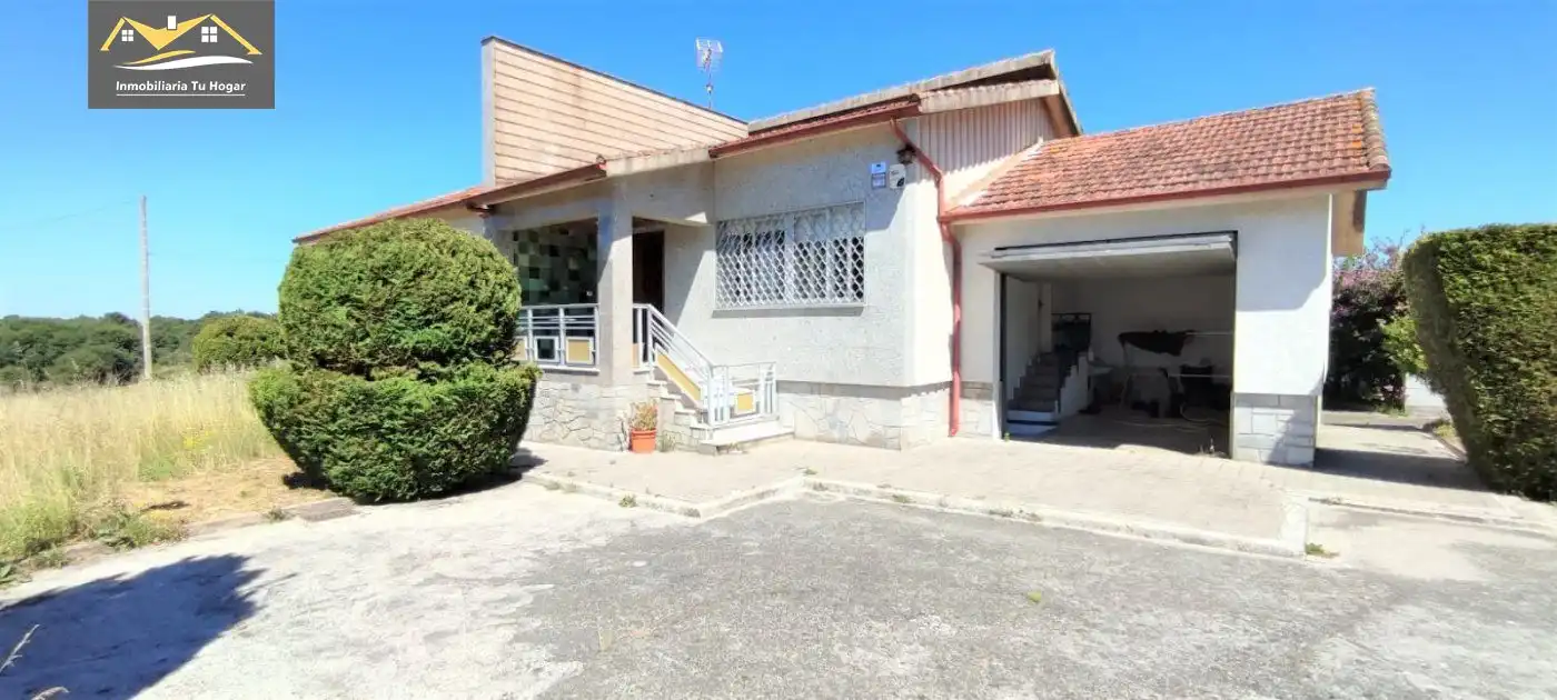 Casa con piscina en venta en Amoeiro, imagen 4