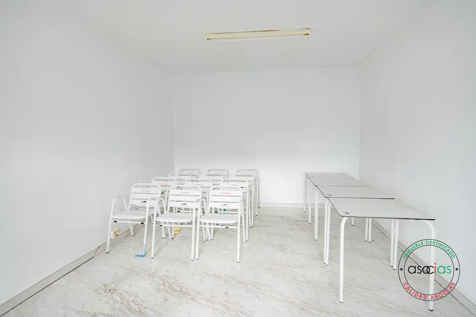 Esszimmer von Fabrikhallen zum Verkauf in Noreña