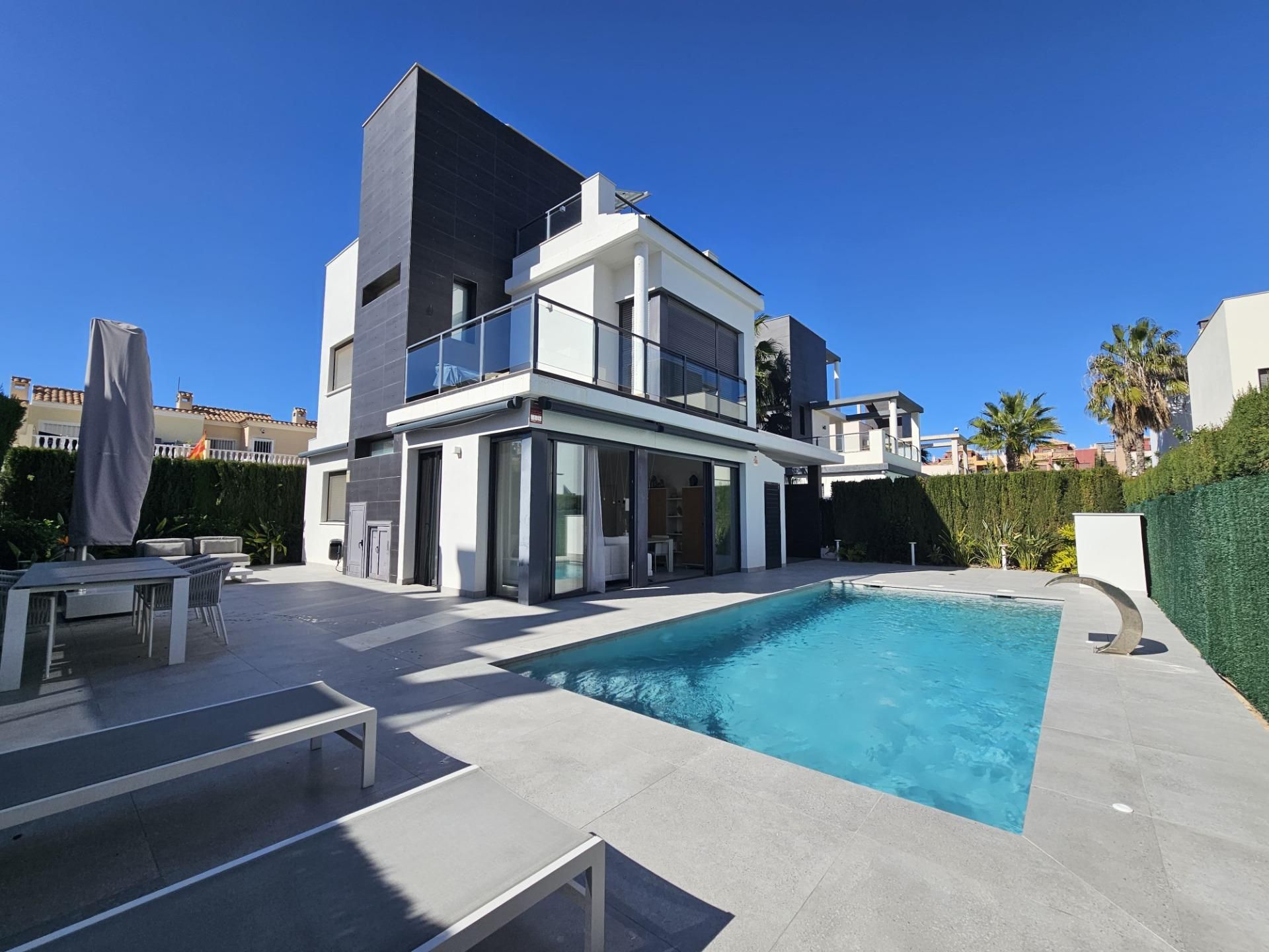 Vista exterior de Casa o chalet en venta en Orihuela con Aire acondicionado, Calefacción y Jardín privado