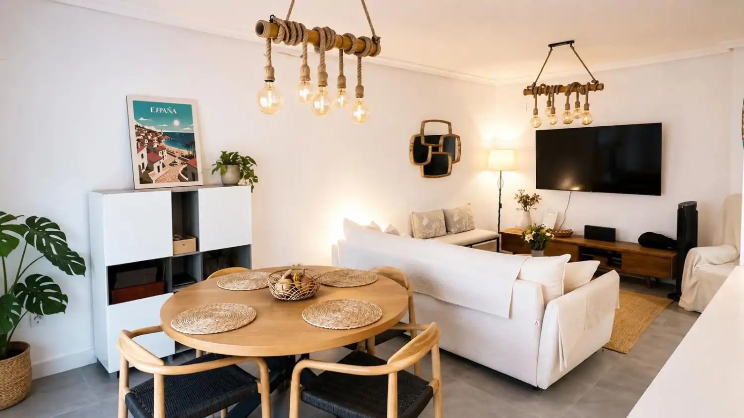 Sala d'estar de Apartament de lloguer en Marbella amb Aire condicionat, Terrassa i Moblat