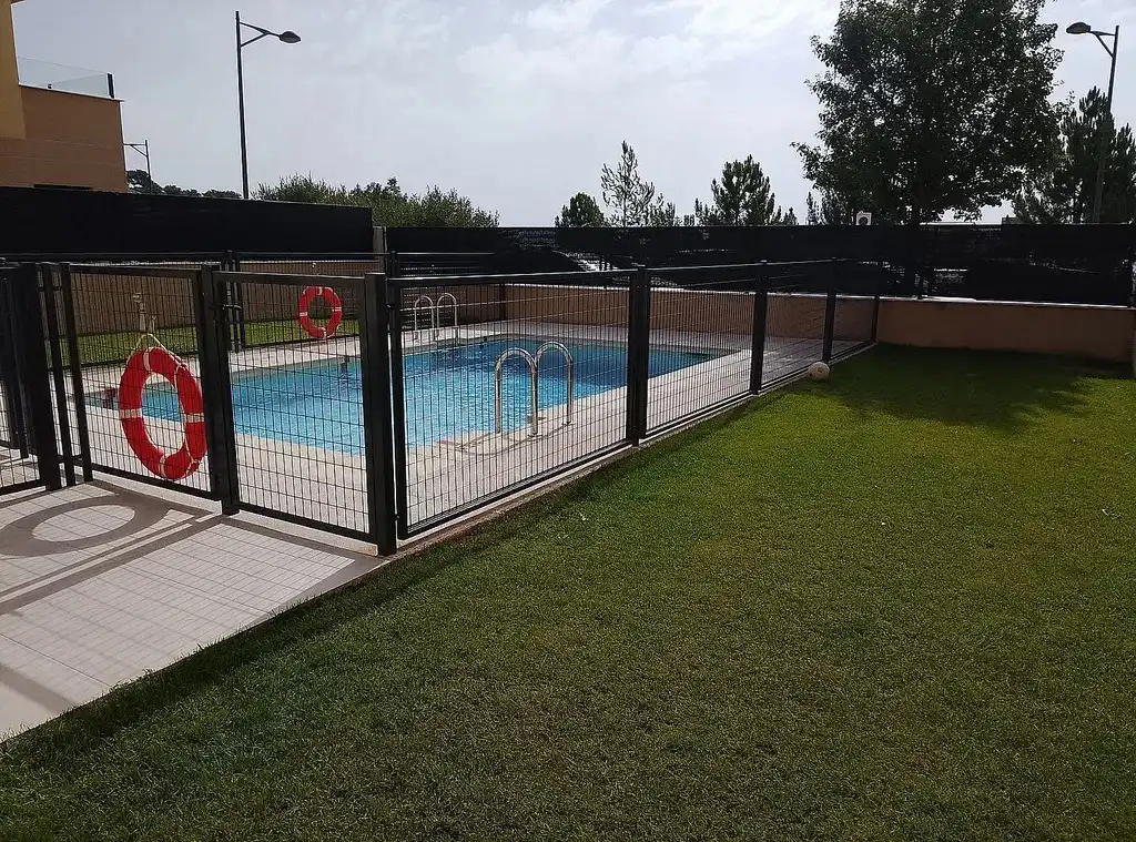 Piscina de Dúplex en venda en San Lorenzo de El Escorial amb Aire condicionat, Calefacció i Parquet