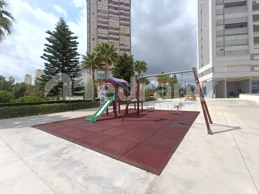 Terraza de Piso en venta en Benidorm con Jardín privado, Piscina y Amueblado