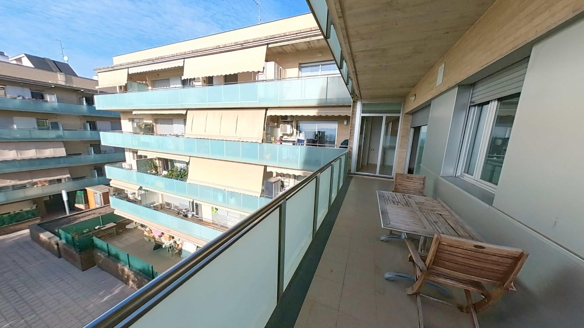 Terraza de Piso en venta en Sabadell con Calefacción, Jardín privado y Piscina
