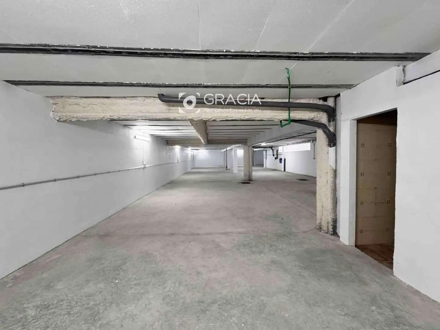 Parkplatz von Fabrikhallen zum Verkauf in Adeje