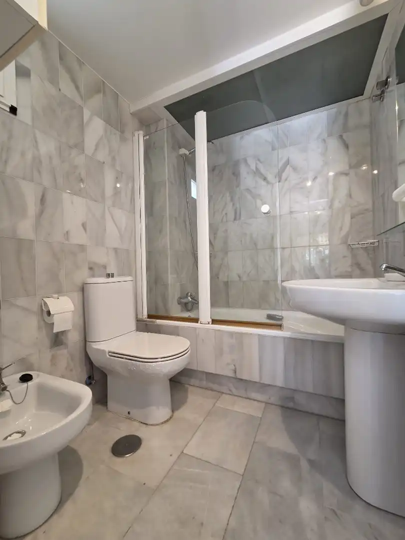 Baño de Piso en venta en Torremolinos con Terraza, Trastero y Amueblado