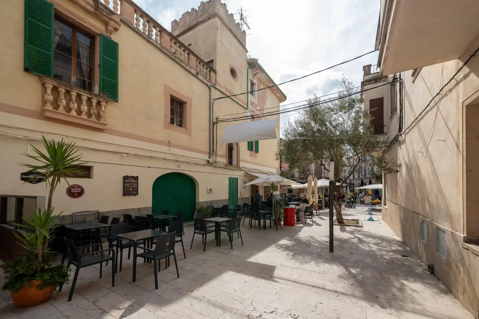 Vista exterior de Àtic en venda en Porreres amb Aire condicionat, Calefacció i Jardí privat