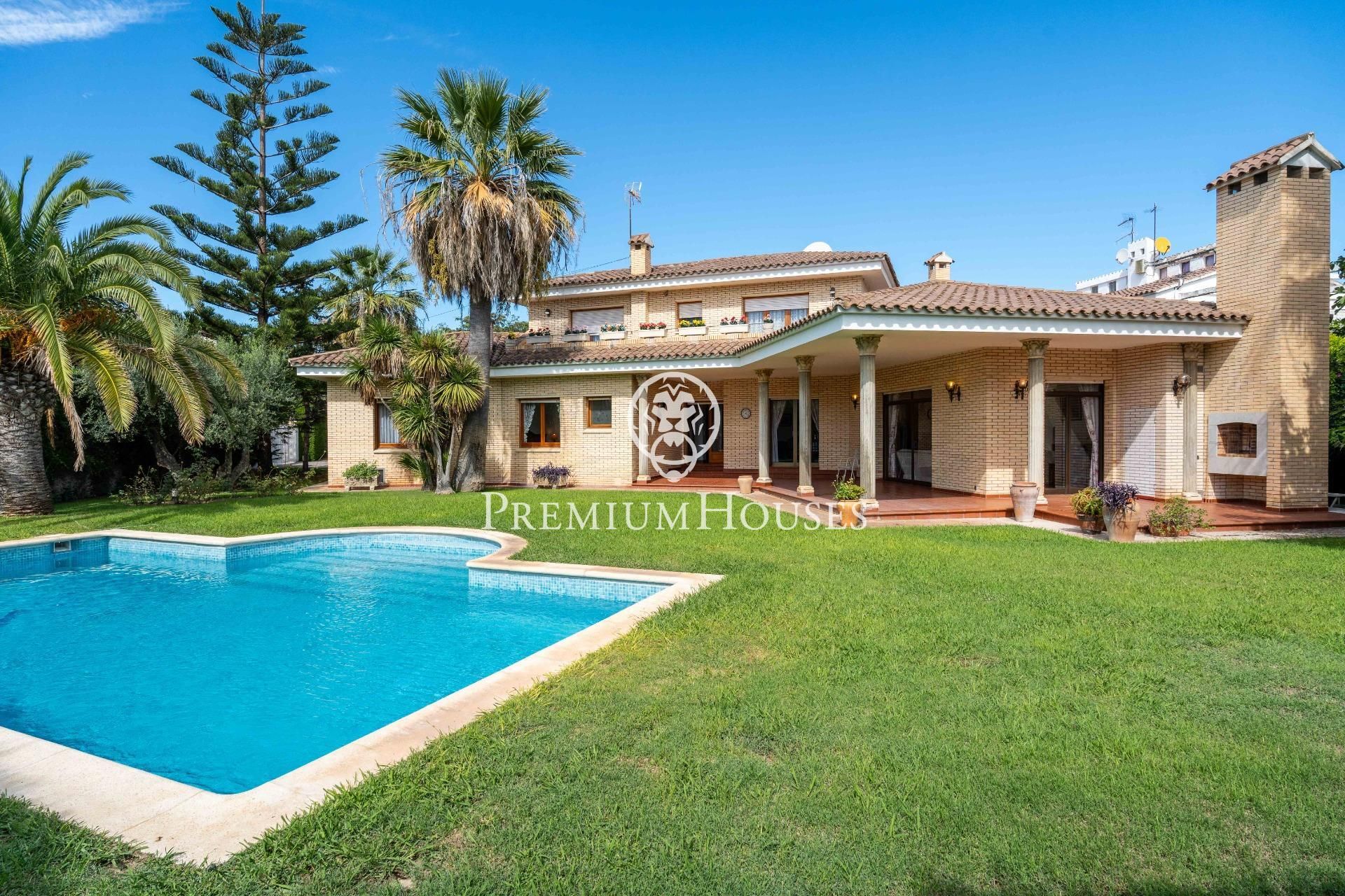 Exterior view of House or chalet for sale in Cambrils  with Heating, Private garden and Terrace