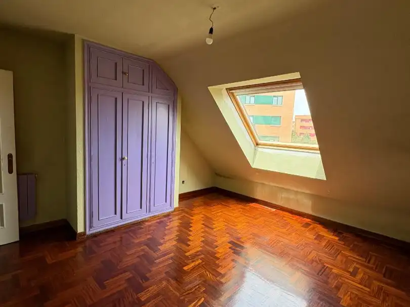 Habitación de Piso en venta en Gijón  con Terraza, Piscina y Balcón