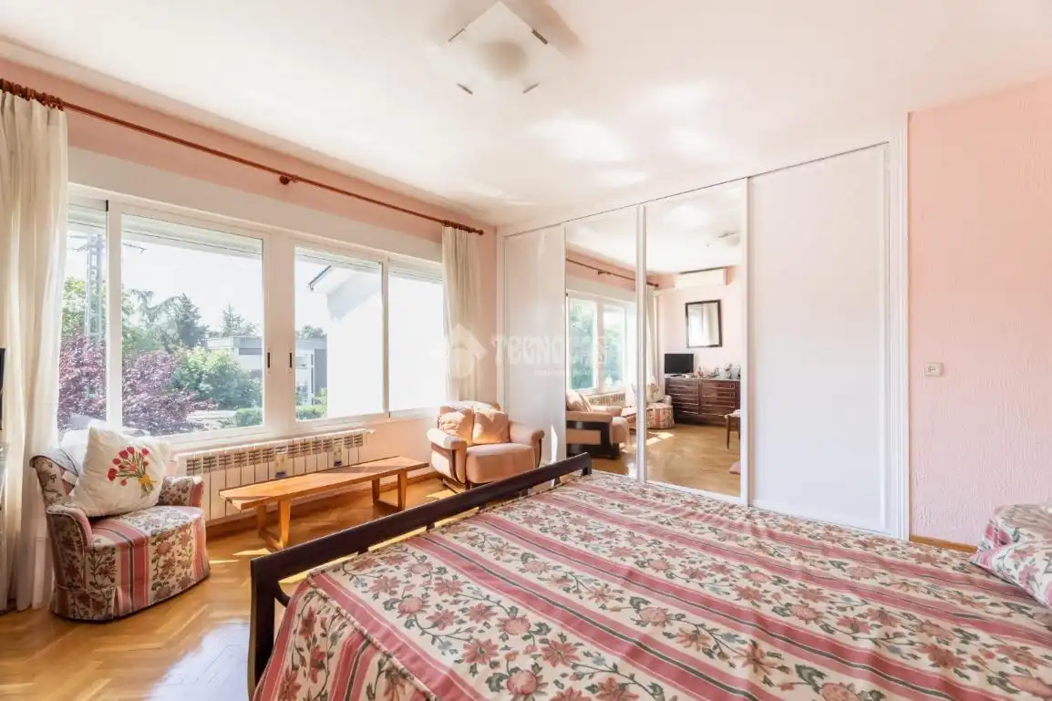 Habitación de Casa adosada en venta en Hoyo de Manzanares con Aire acondicionado, Calefacción y Jardín privado