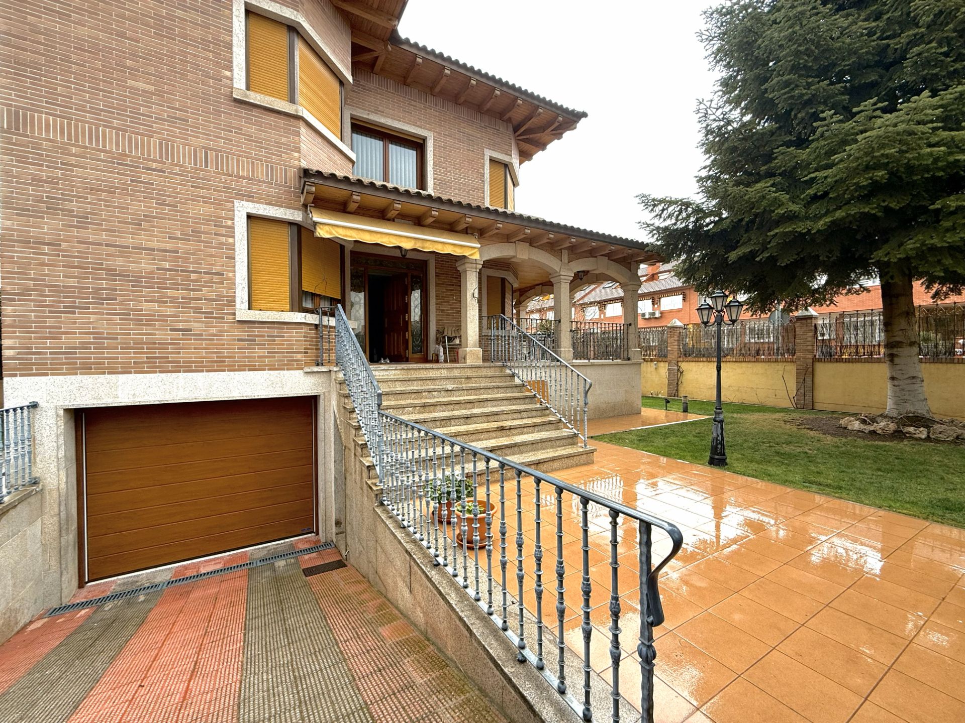 Exterior view of Houses for sale in Alcalá de Henares  with Air Conditioner, Heating and Private garden