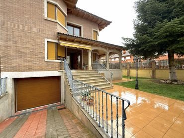 Detached house with balcony for sale in Colonia - Bripac
