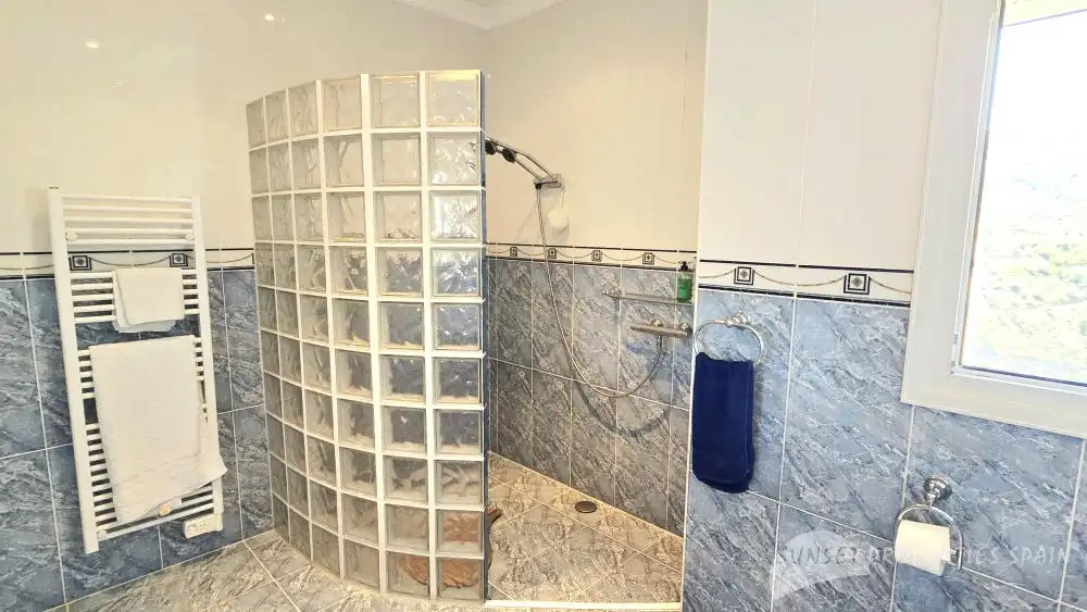 Bathroom of Houses for sale in Cómpeta  with Air Conditioner, Private garden and Swimming Pool