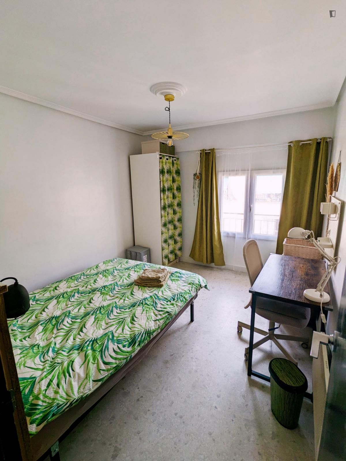 Apartment to share in Barrio de Benicalap