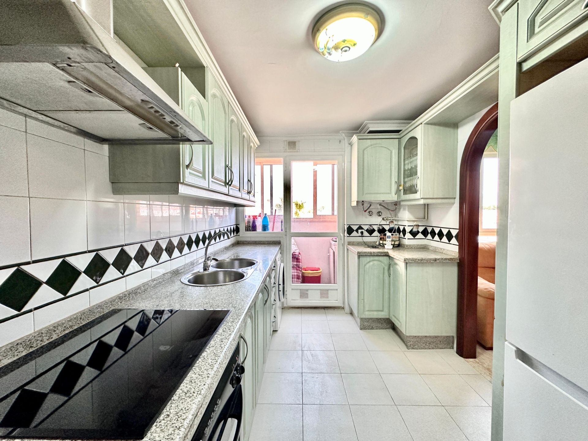 Cuina de Pis en venda en Málaga Capital amb Aire condicionat, Terrassa i Moblat