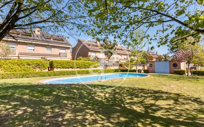 Jardí de Casa adosada en venda en Sant Cugat del Vallès amb Aire condicionat, Terrassa i Piscina