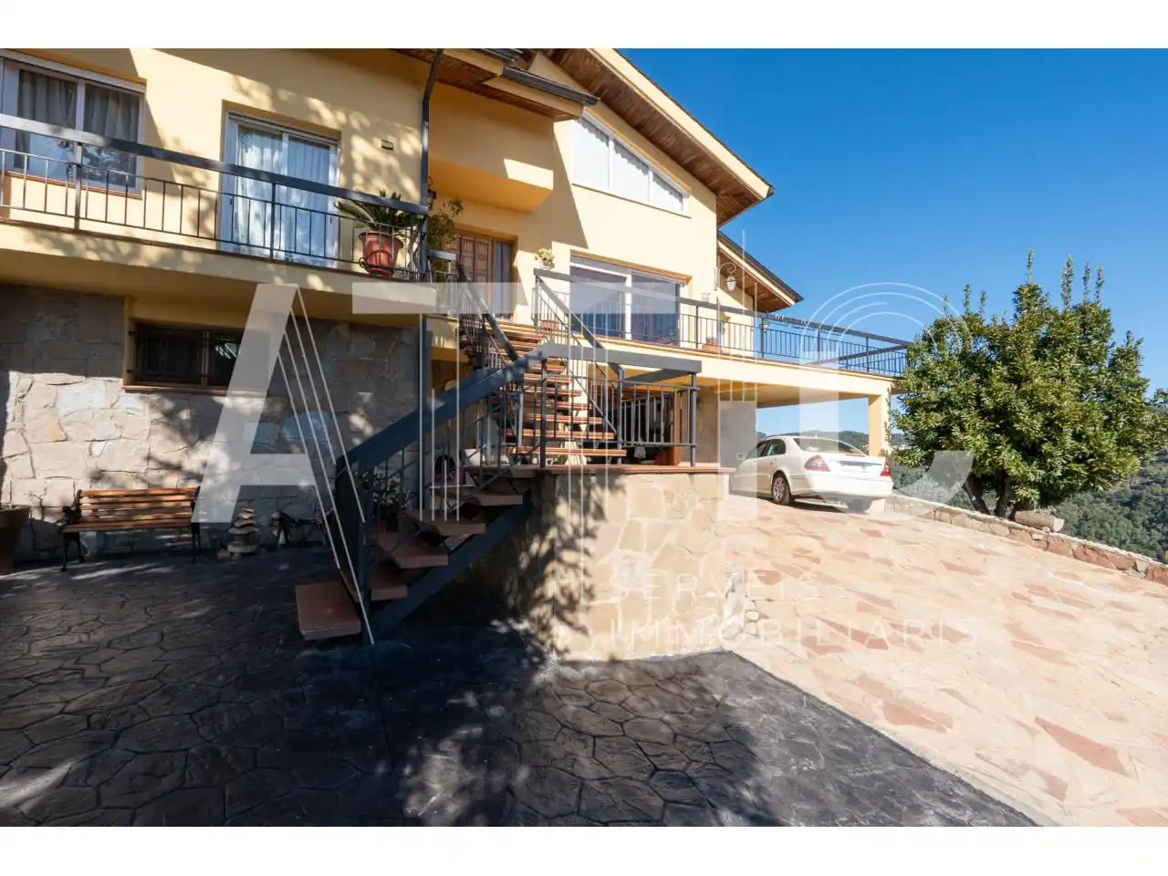 Vista exterior de Casa o xalet en venda en Castellar del Vallès amb Aire condicionat, Calefacció i Terrassa