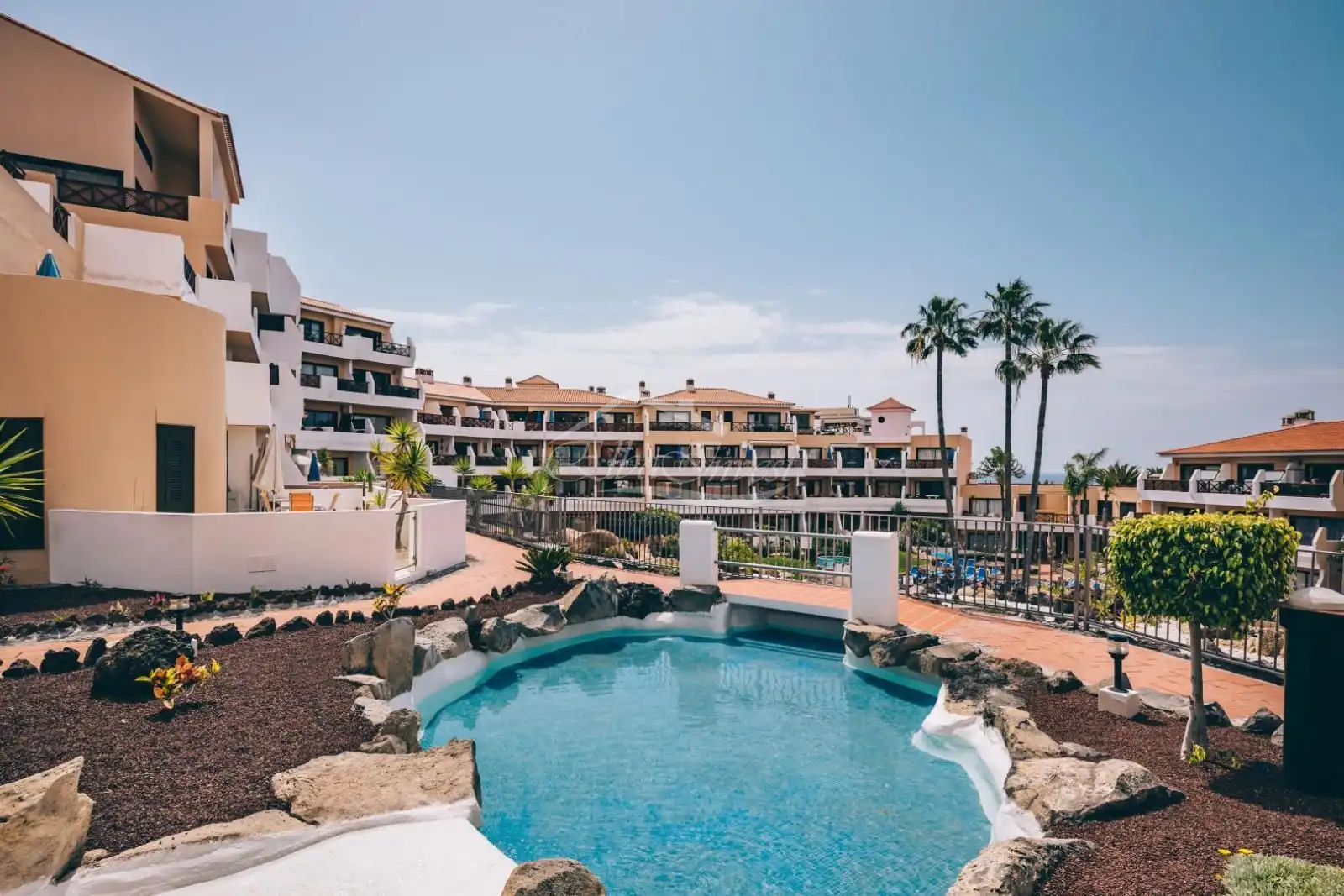 Außenansicht von Wohnung zum Verkauf in San Miguel de Abona mit Klimaanlage, Terrasse und Schwimmbad