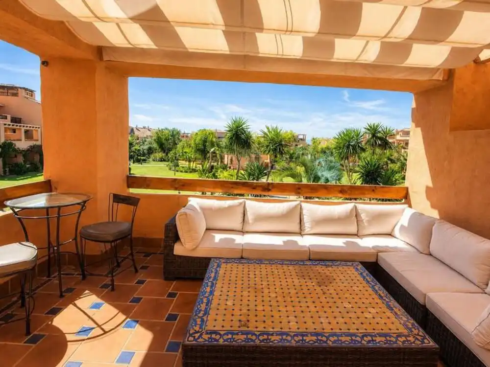 Terrassa de Apartament de lloguer en Estepona amb Aire condicionat, Terrassa i Piscina
