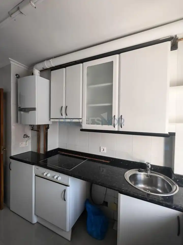 Cocina de Apartamento en venta en San Andrés del Rabanedo con Calefacción