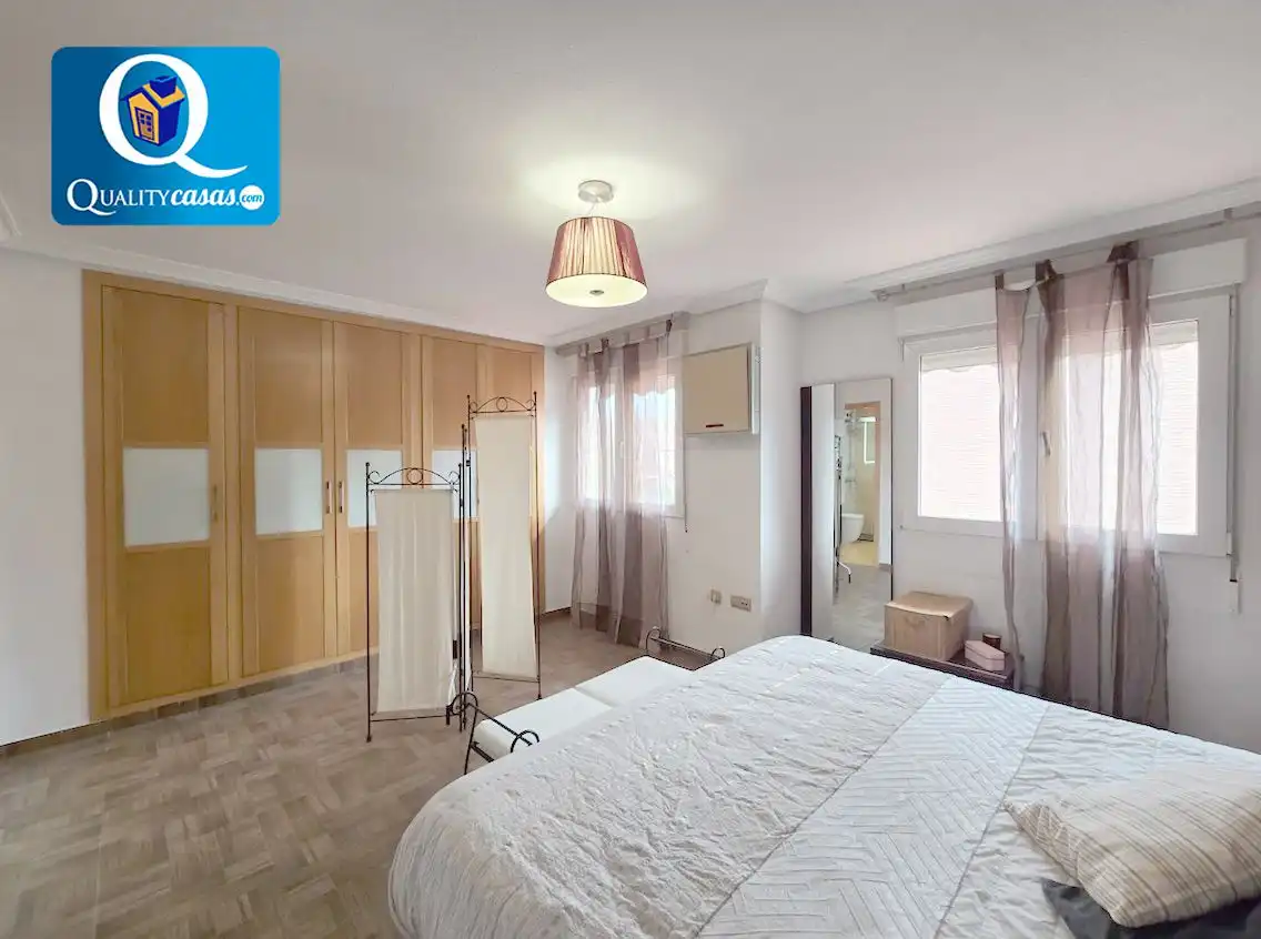Dormitori de Casa o xalet en venda en Alicante / Alacant amb Aire condicionat, Terrassa i Piscina comunitària