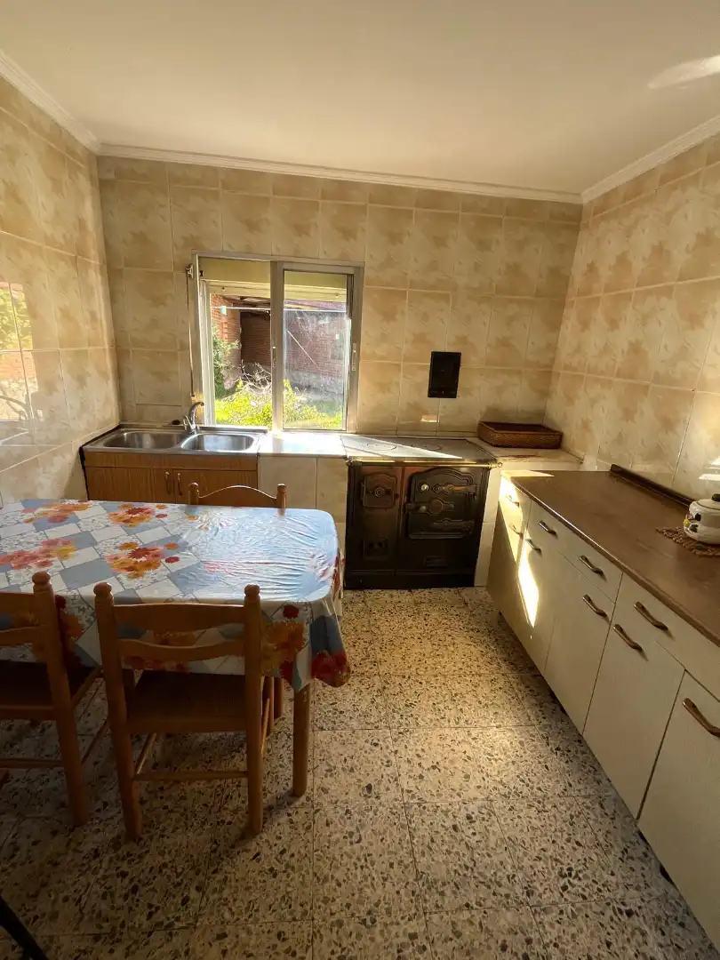 Cuina de Casa o xalet en venda en La Parrilla  amb Calefacció, Terrassa i Traster