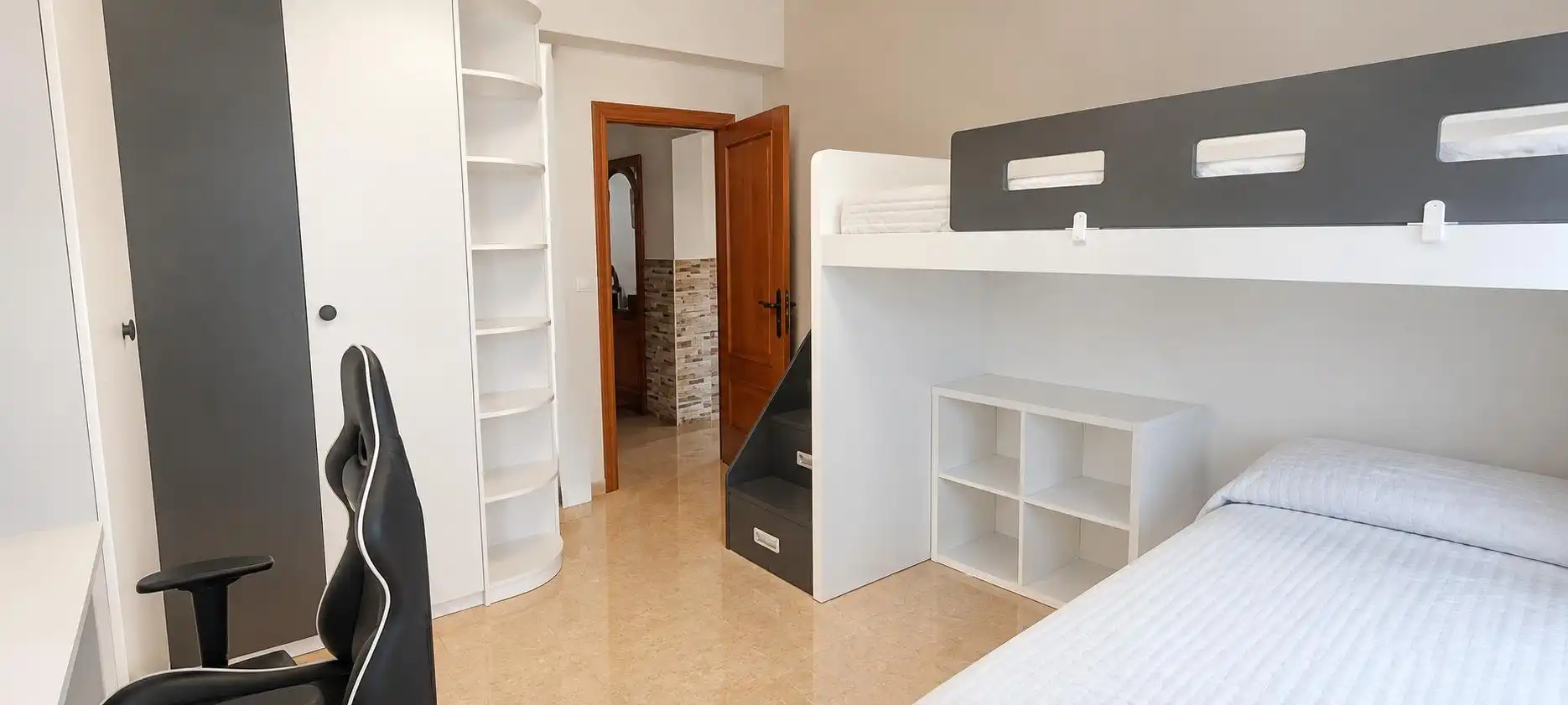 Piso en venta en La Línea de la Concepción, Cádiz