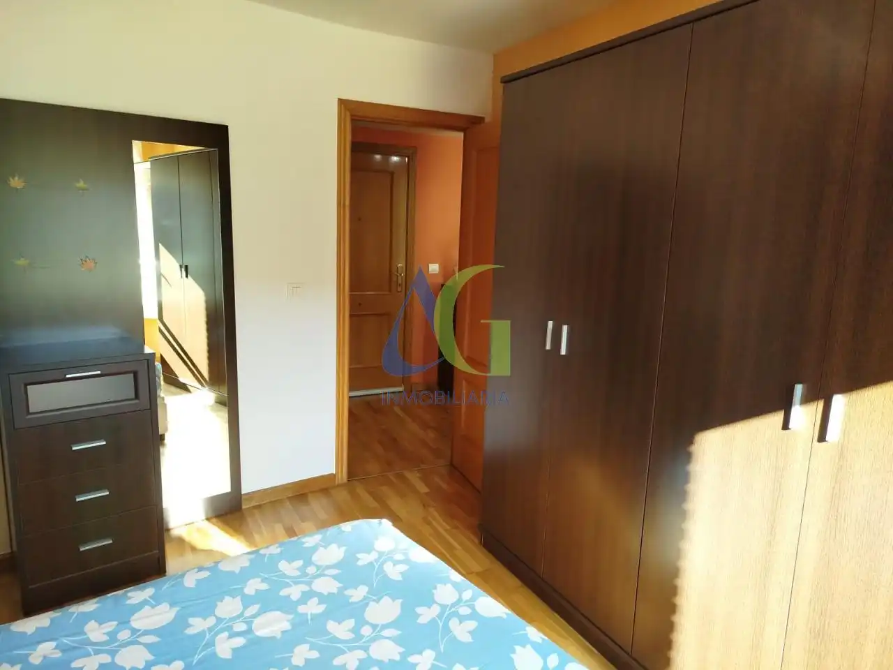Dormitori de Apartament de lloguer en Villaquilambre amb Calefacció, Parquet i Traster