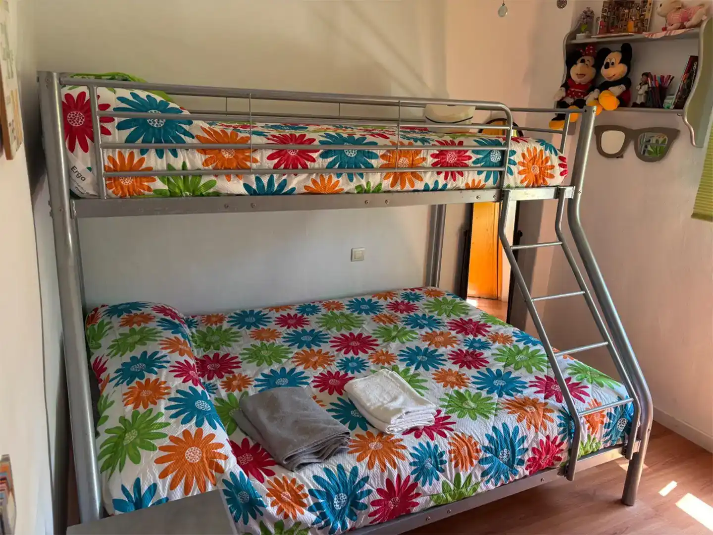 Schlafzimmer von Dachboden zur Miete in Zahara de los Atunes mit Klimaanlage, Schwimmbad und Balkon