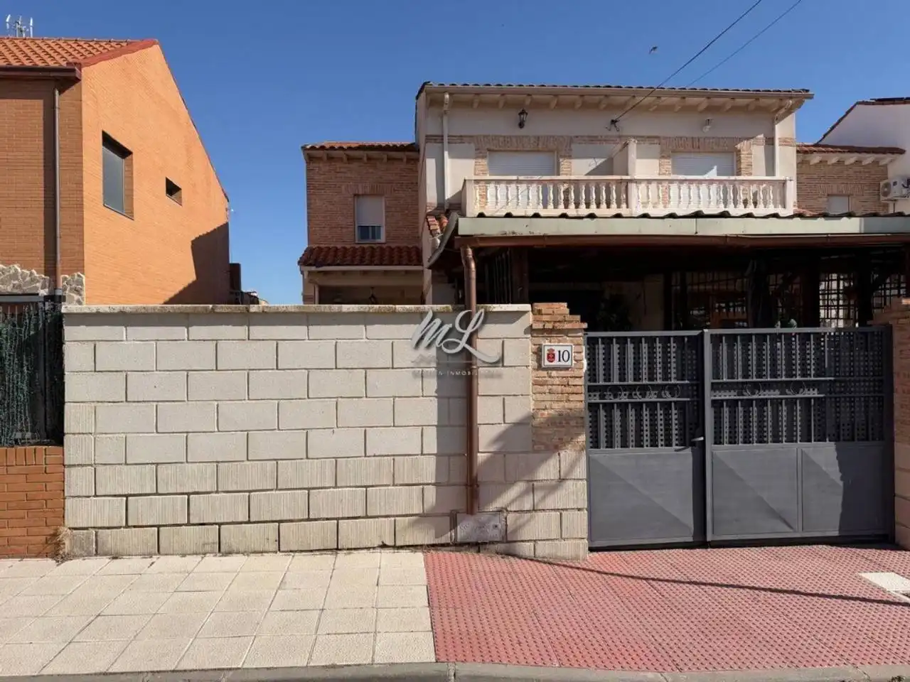 Vista exterior de Casa adosada en venda en Villamiel de Toledo