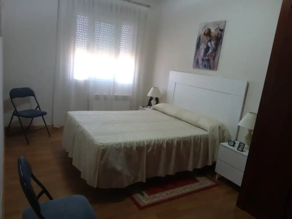 Habitación de Apartamento en venta en Valdorros con Calefacción, Terraza y Amueblado