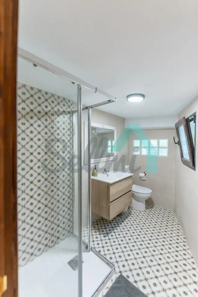 Badezimmer von Wohnung zur Miete in Salas mit Heizung, Privatgarten und Möbliert