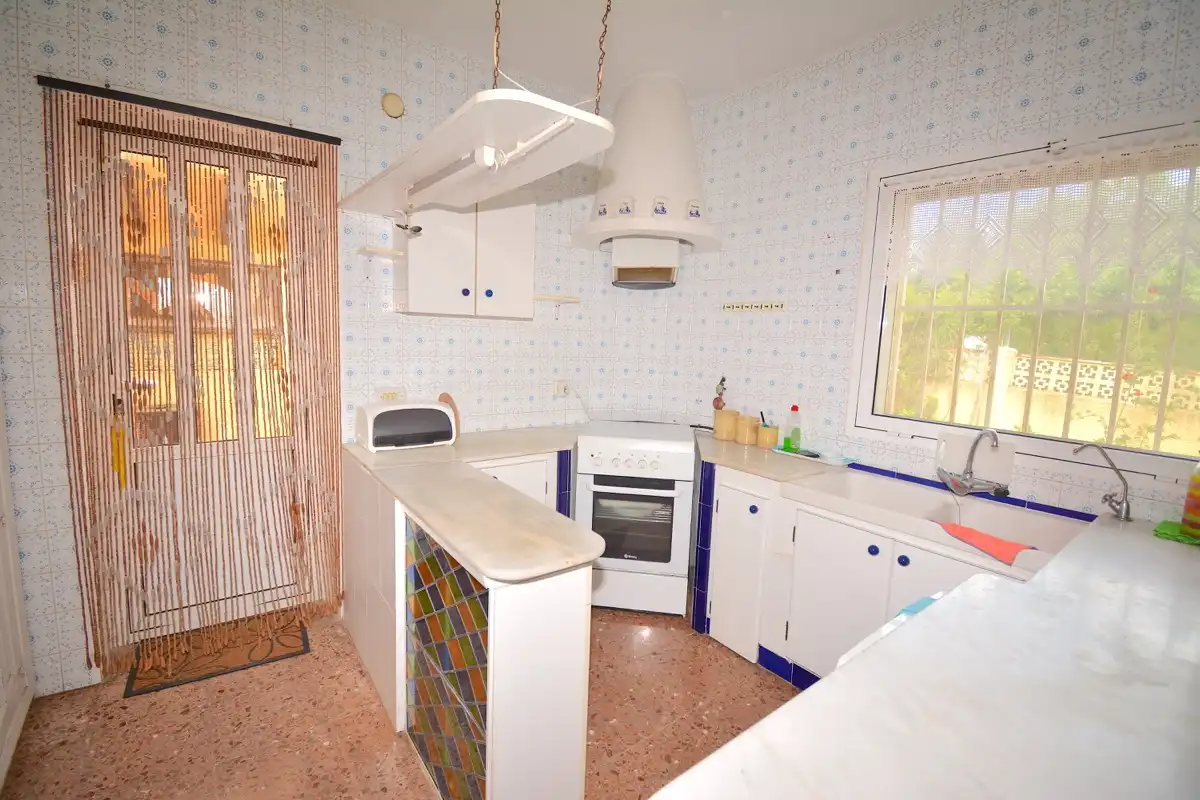 Küche von Haus oder Chalet zum Verkauf in Dénia mit Klimaanlage, Heizung und Privatgarten