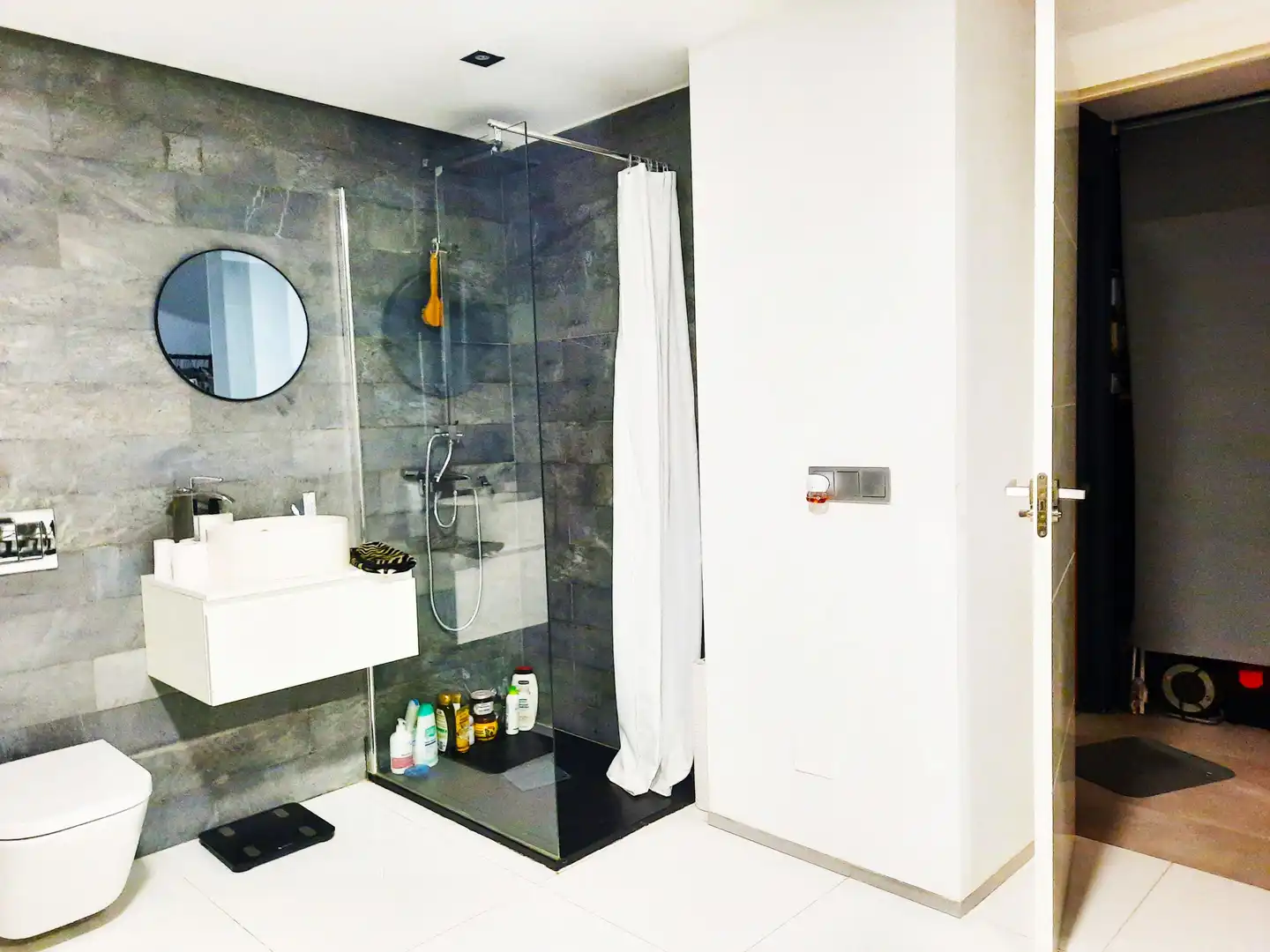 Baño de Local en venta en Marbella con Aire acondicionado