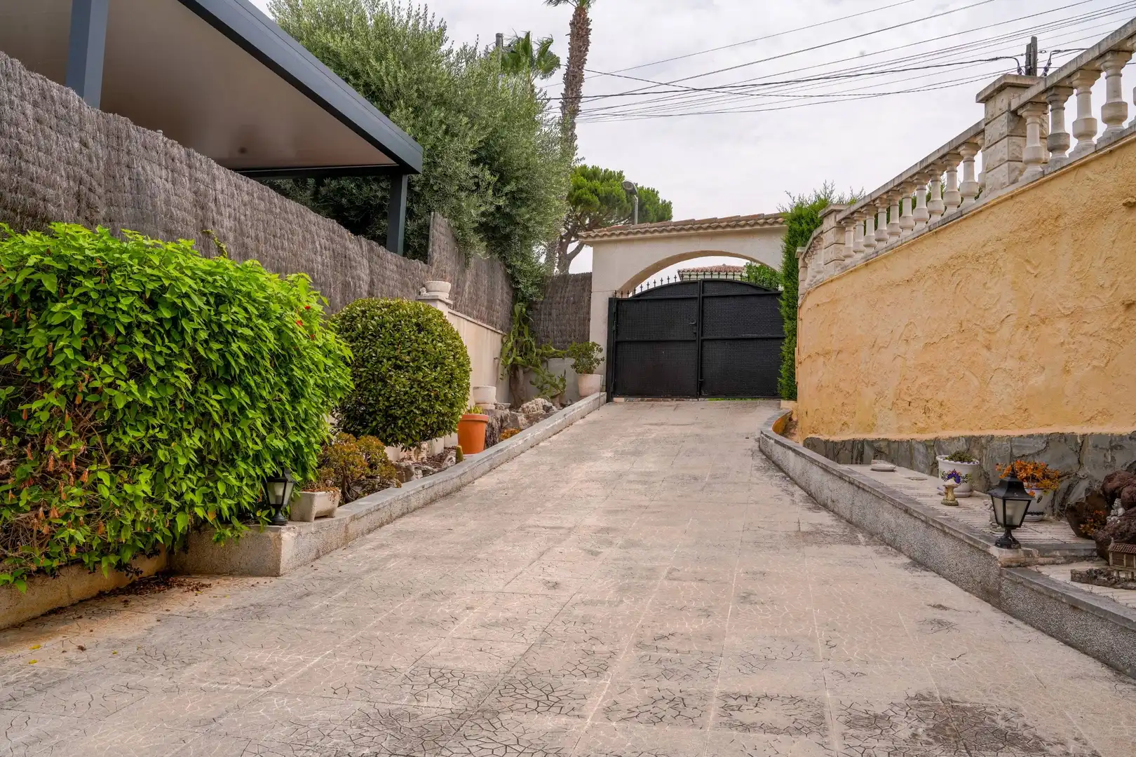 Vista exterior de Casa o xalet en venda en Cunit amb Terrassa, Piscina i Moblat