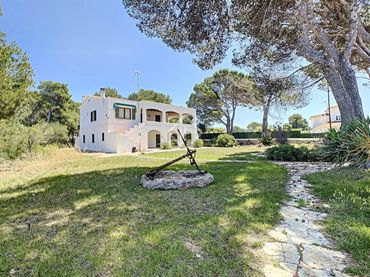 Xalet amb jardí en venda a Cala Blanca